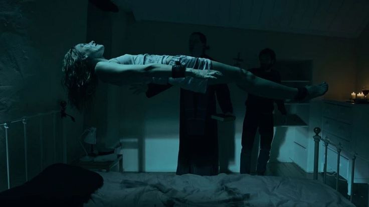El crucifijo: sangre del exorcista