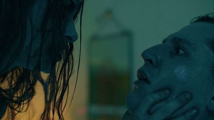 El crucifijo: sangre del exorcista