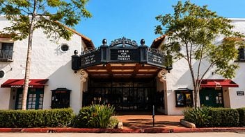 Metro 4 Theatre