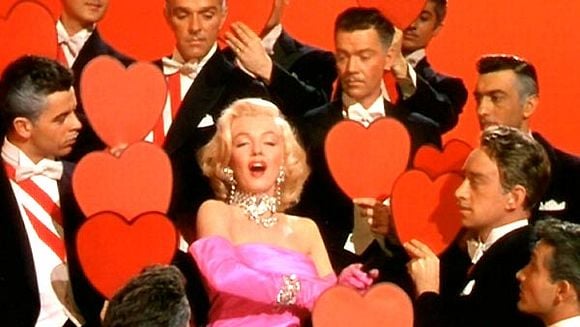 LES HOMMES PRÉFÈRENT LES BLONDES