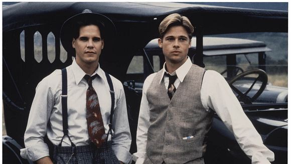 ET AU MILIEU COULE UNE RIVIERE