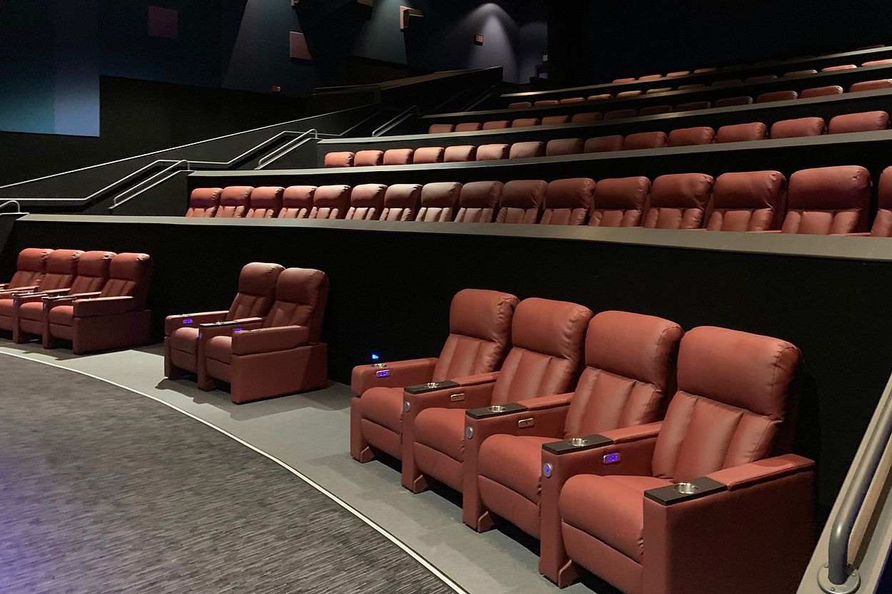 Springdale Movie Theater | Showcase Cinema de Lux Springdale - Showcase