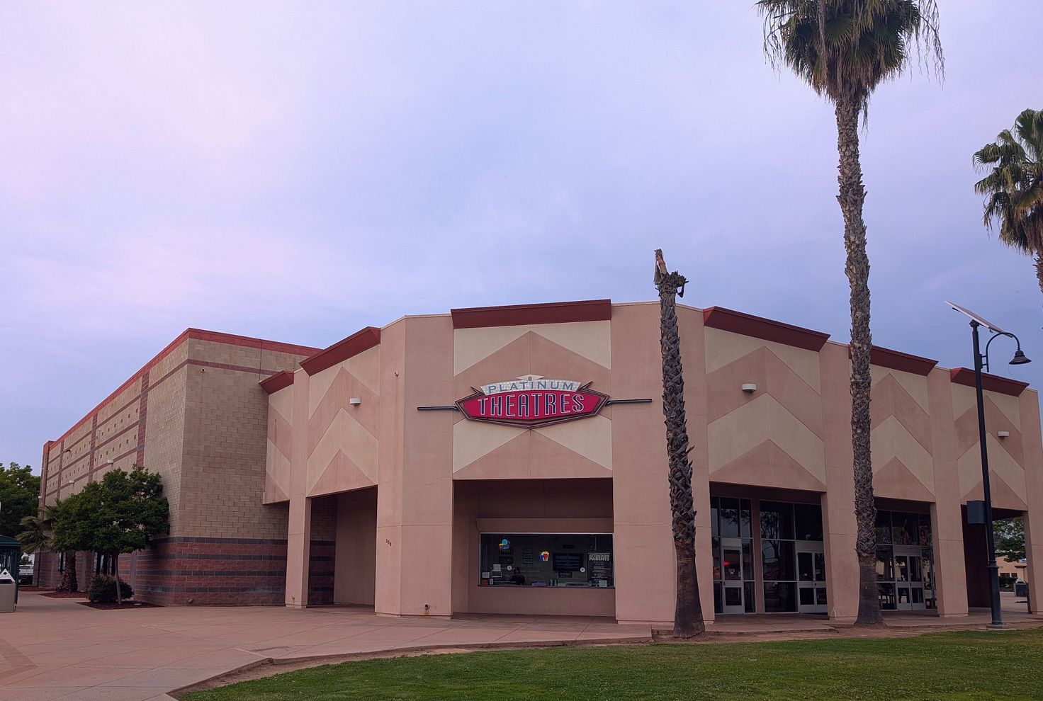 Dinuba Cinema is D'Place