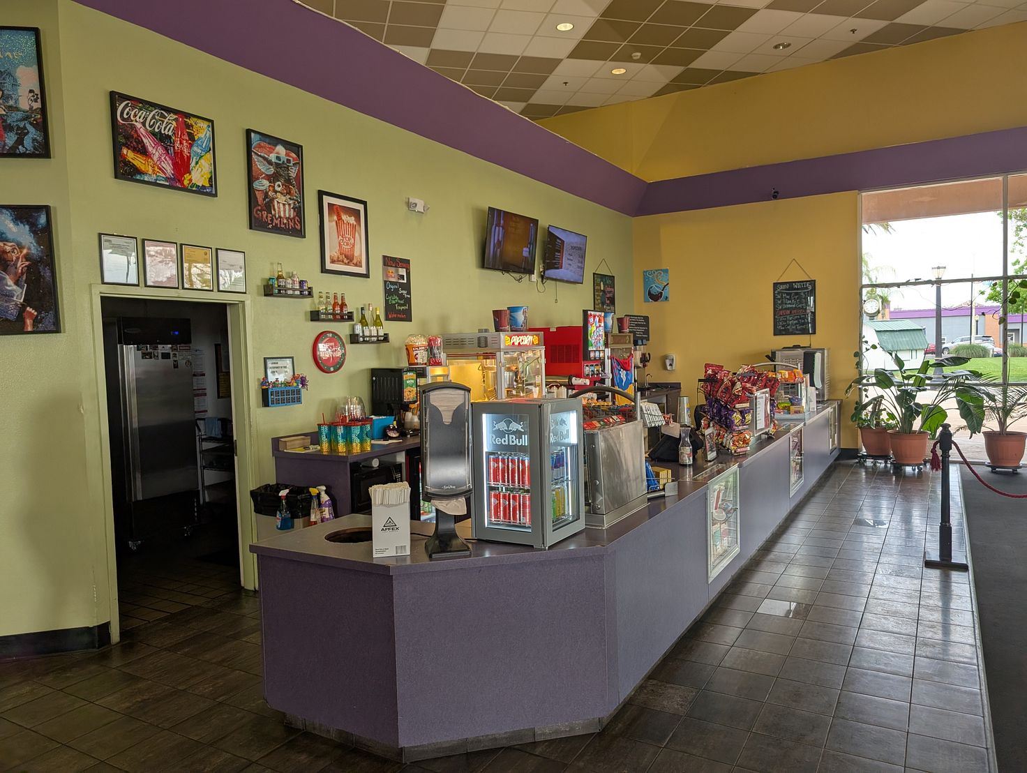 Dinuba Cinema is D'Place