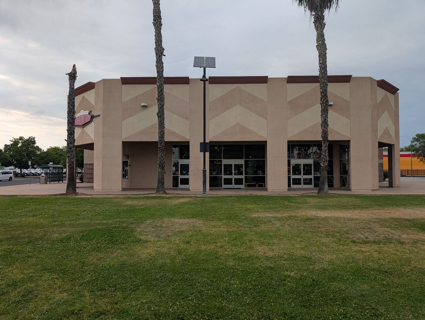 Dinuba Cinema is D'Place