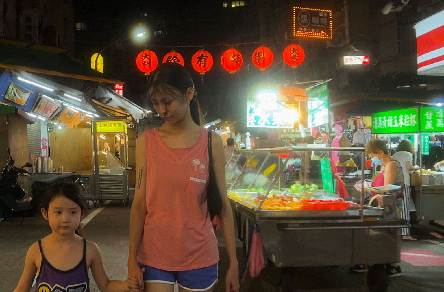 Left-Handed Girl