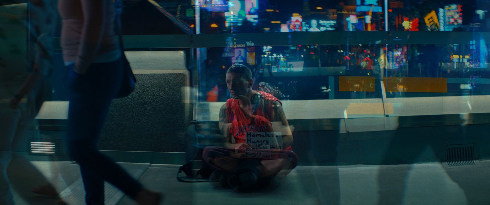Avant-première · The Neon People
