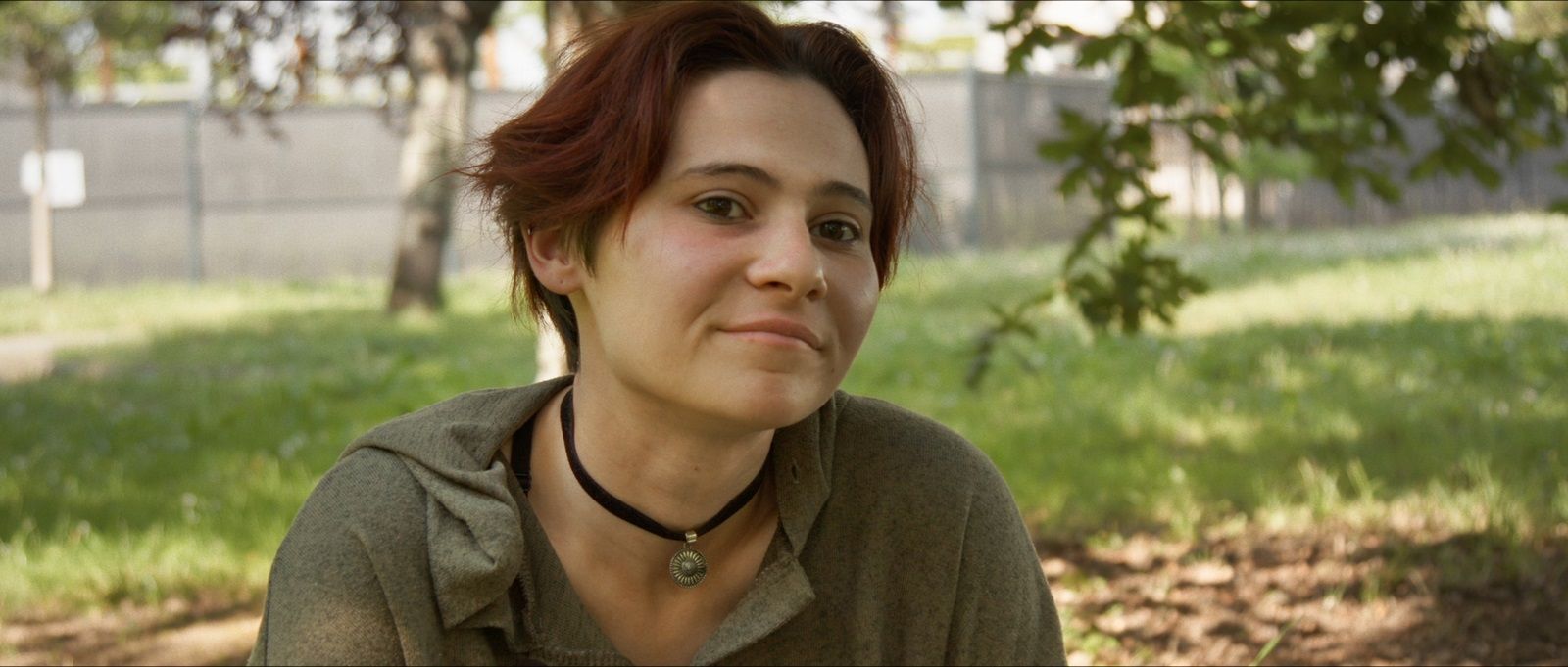 DERRIÈRE NOS REGARDS